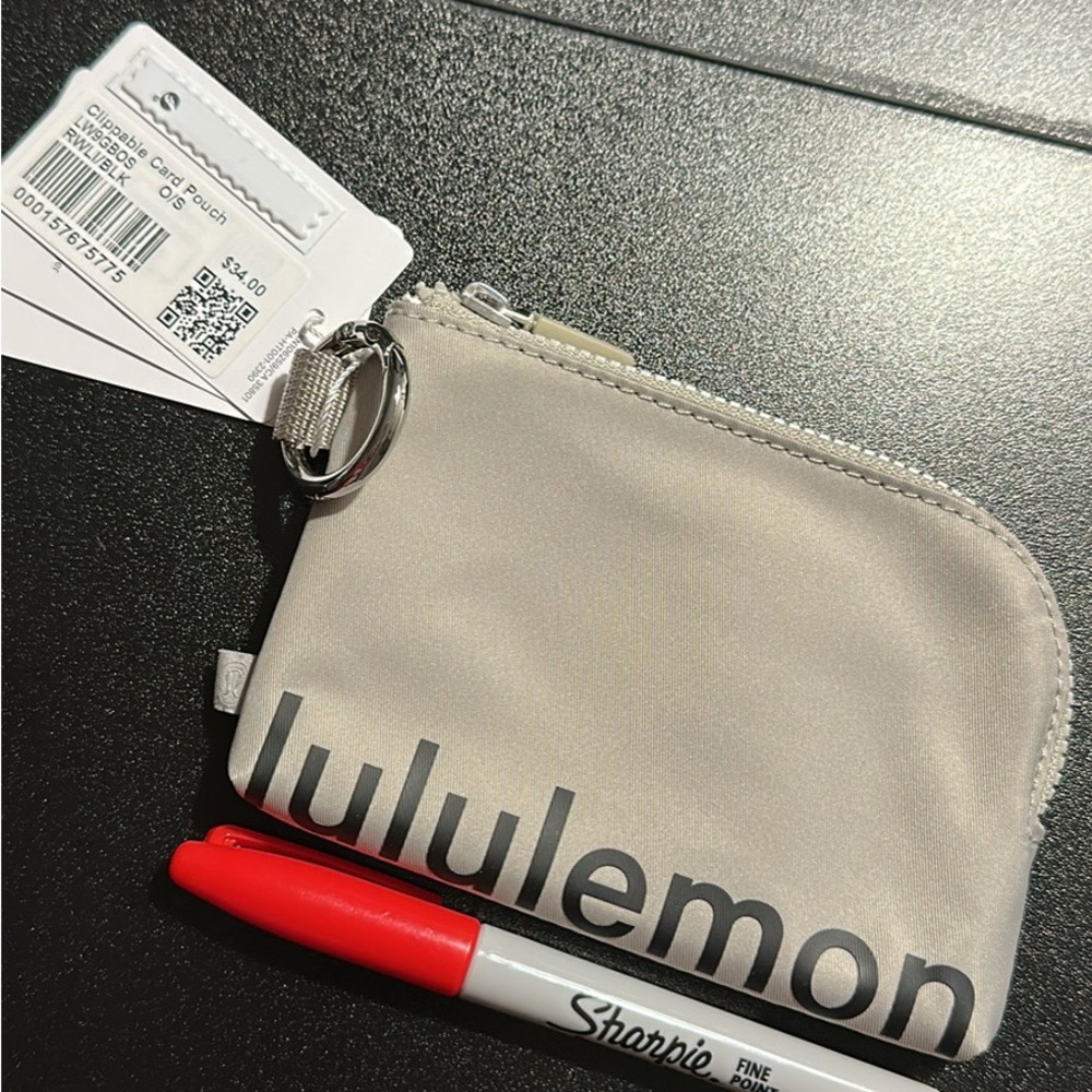 NWT Lululemon Athletica Gray Clippable Card Pouch